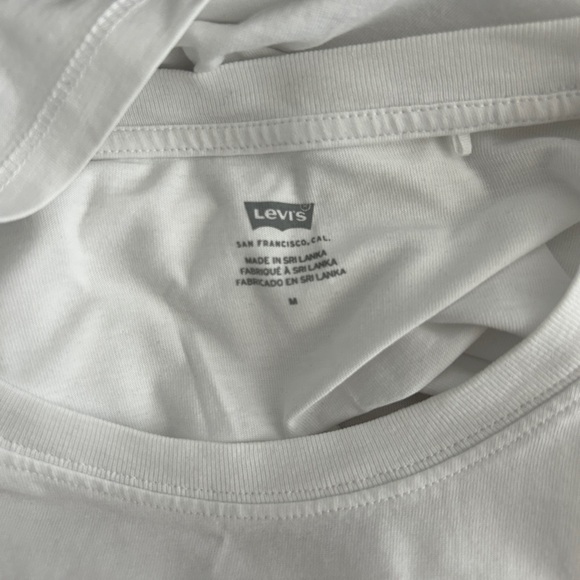 Levi’s Cropped T-Shirt - Picture 3 of 3